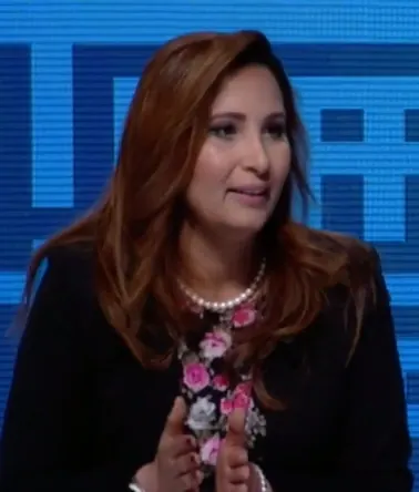 Portrait de Chaïma Issa, poétesse, écrivaine et militante tunisienne, lors d’un débat télévisé de l’initiative Munathara, le 25 juin 2017