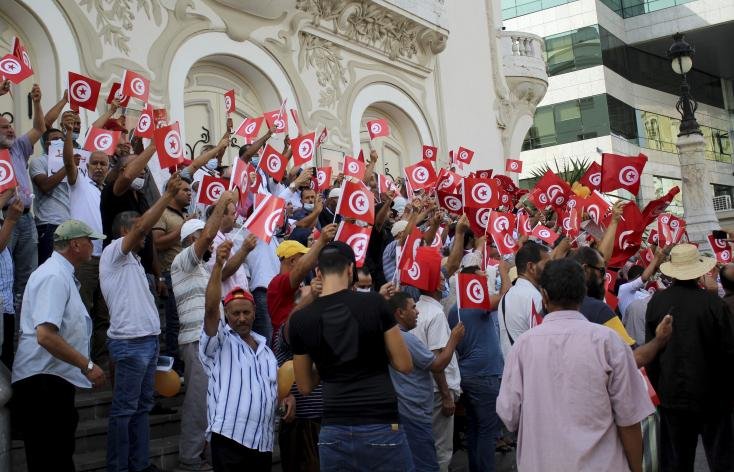 Partisans d’Ennahdha manifestant en Tunisie