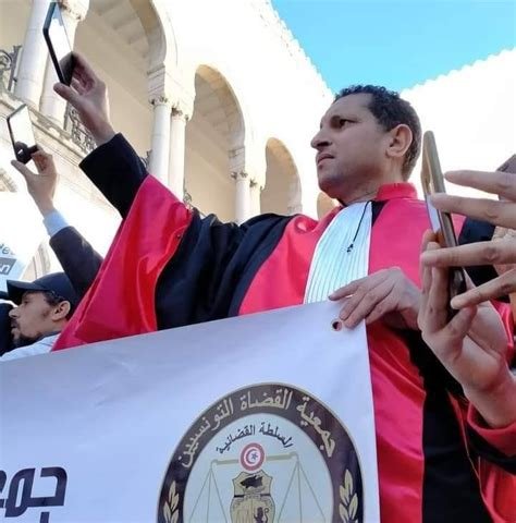 Le juge tunisien Hammadi Rahmani, magistrat révoqué par décret présidentiel en 2022, figure des tensions autour de l’indépendance de la justice et des poursuites visant des magistrats sous le pouvoir de Kais Saied en Tunisie.