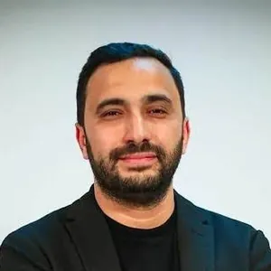 Portrait de Mohamed Yousfi, rédacteur en chef d’Al Qatiba, détenu en Tunisie depuis septembre 2026 sous Kais Saied