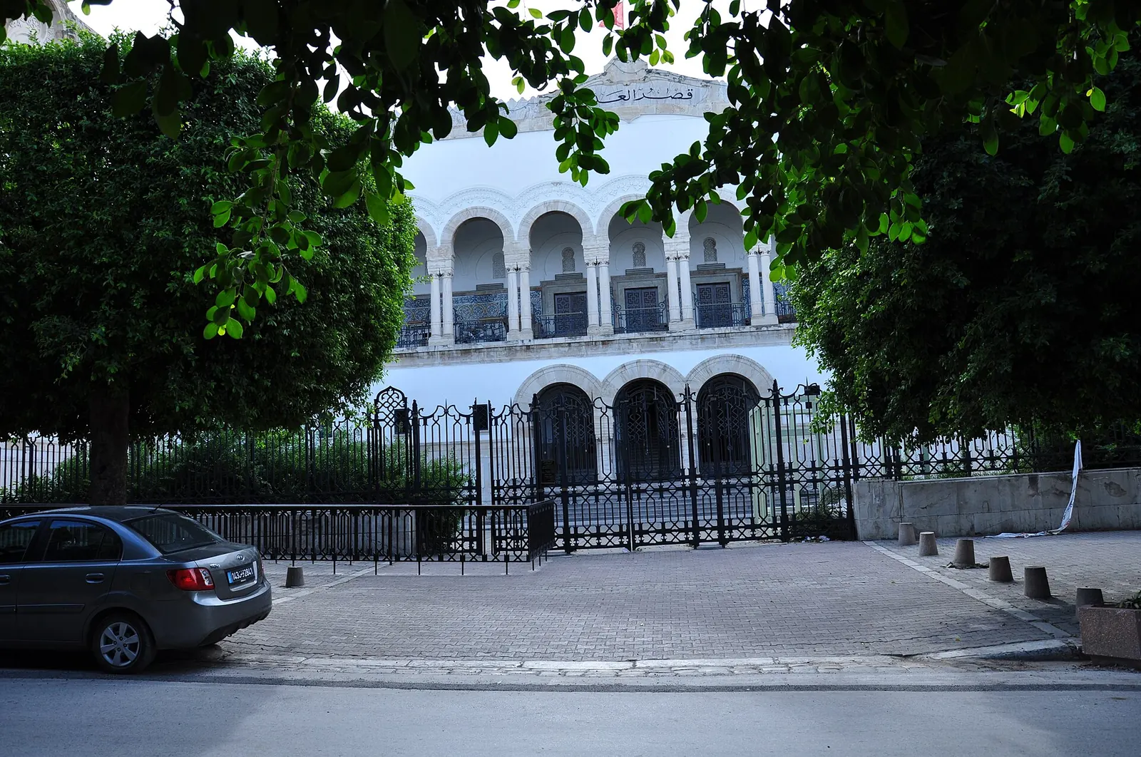 L’entrée du palais de justice de Tunis derrière ses grilles, en 2015